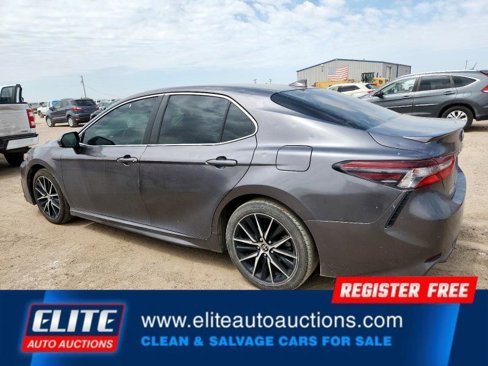 Used 2021 Toyota Camry SE image 3