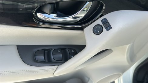 Used 2018 Nissan Rogue Sport SV image 16