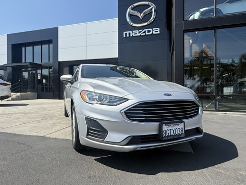 Used 2019 Ford Fusion SE image 2