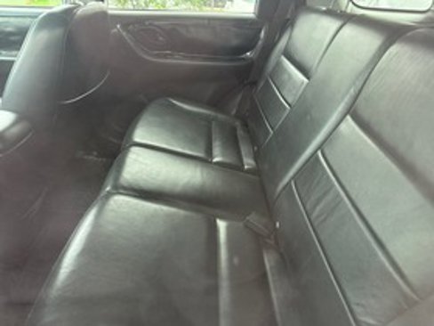 Used 2004 Ford Escape Limited image 10