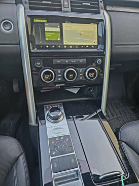 Used 2020 Land Rover Discovery HSE image 19