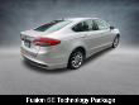 Used 2017 Ford Fusion SE w/ Fusion SE Technology Package image 6