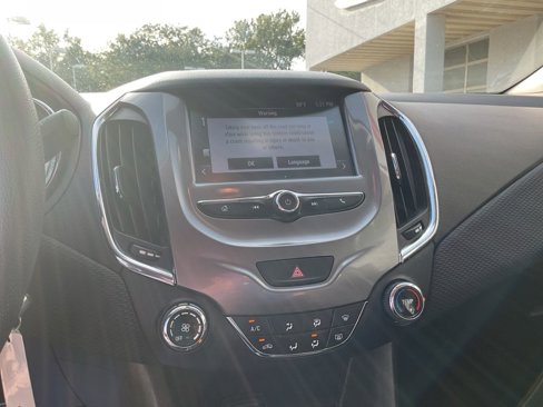 Used 2017 Chevrolet Cruze LT image 18