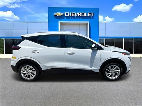 Used 2022 Chevrolet Bolt EUV LT image 2