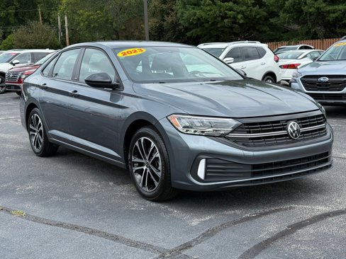 Used 2023 Volkswagen Jetta Sport image 3