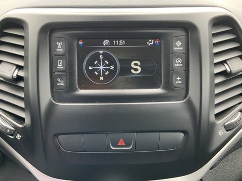 Used 2014 Jeep Cherokee Latitude w/ Comfort/Convenience Group image 37