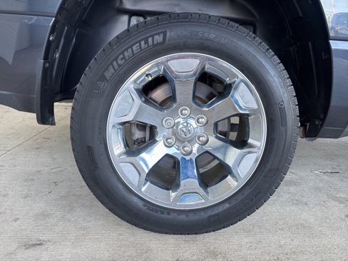 Used 2019 RAM 1500 4x4 Crew Cab image 35