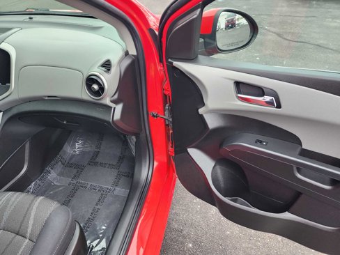 Used 2015 Chevrolet Sonic LT image 15