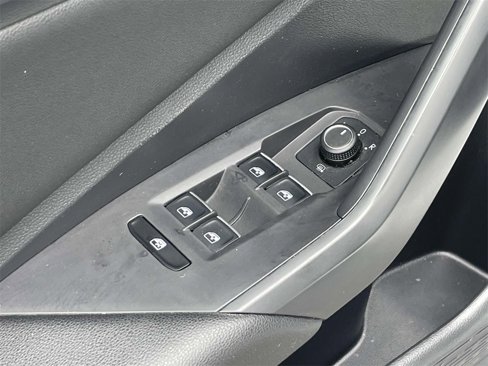 Certified 2021 Volkswagen Jetta SE w/ SE Cold Weather Package image 20