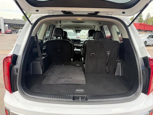 Used 2023 Kia Telluride S image 9