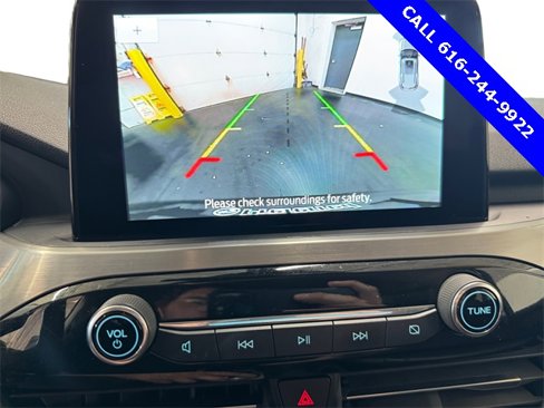 Used 2022 Ford Escape Titanium image 9