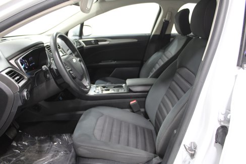 Used 2019 Ford Fusion SE image 3