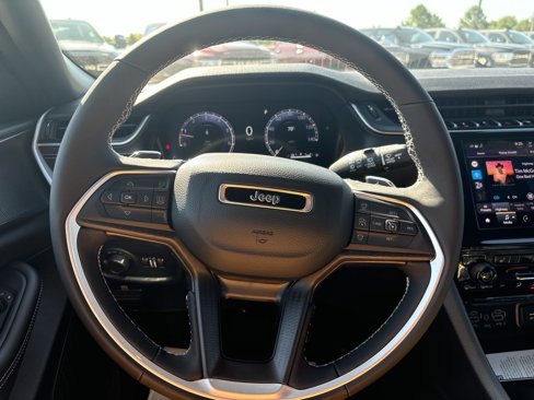 New 2024 Jeep Grand Cherokee L Altitude image 32