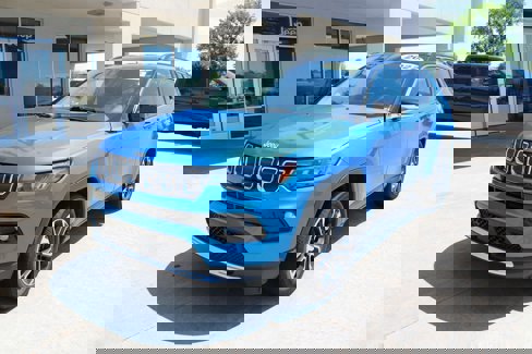 Certified 2022 Jeep Compass Limited image 2