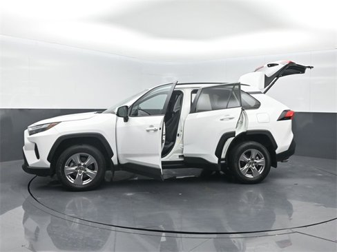 Used 2022 Toyota RAV4 XLE image 28