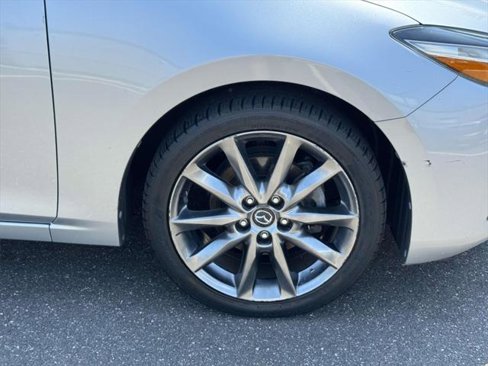 Used 2018 MAZDA MAZDA3 Touring image 7