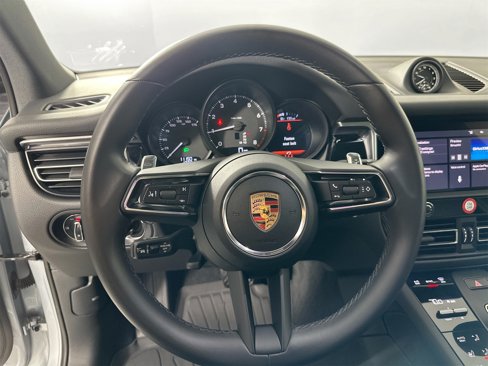 Certified 2024 Porsche Macan image 20