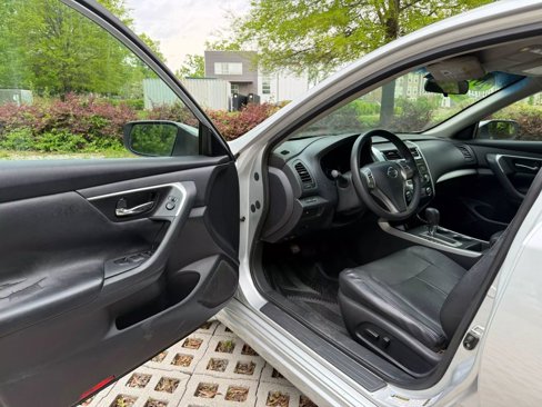 Used 2015 Nissan Altima 2.5 S w/ Sport Value Package image 9