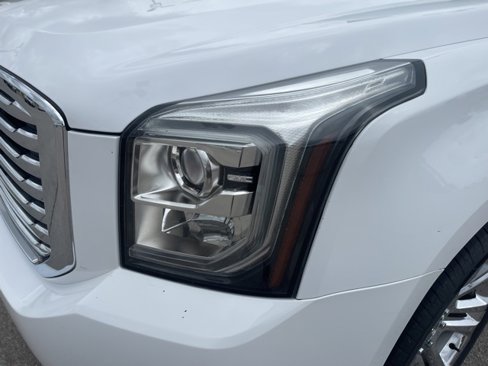 Used 2018 GMC Yukon XL SLT w/ Premium Edition image 9