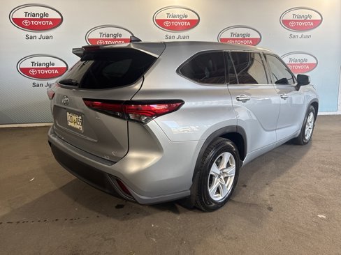 Used 2022 Toyota Highlander LE image 4