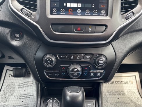 Used 2022 Jeep Cherokee Trailhawk w/ Premium Leather Package image 14