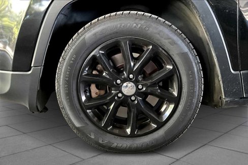 Used 2015 Jeep Cherokee Latitude image 10