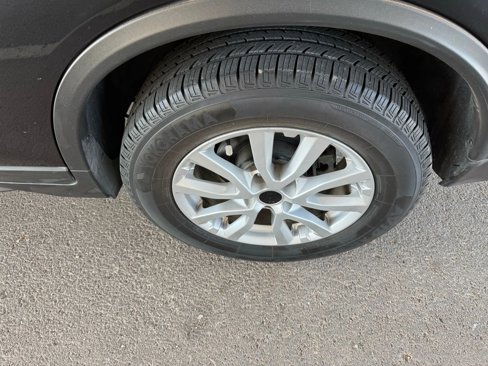 Used 2019 Nissan Rogue SV image 30