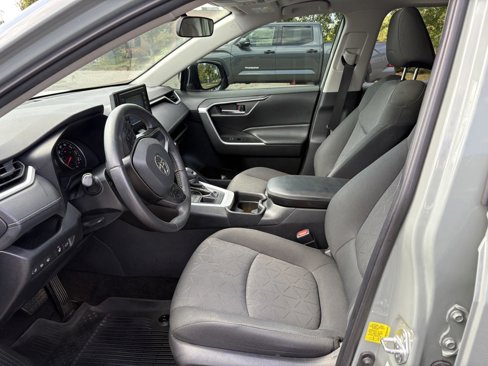Used 2021 Toyota RAV4 XLE w/ Convenience Package image 10