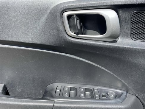 Used 2022 Hyundai Venue SEL image 18