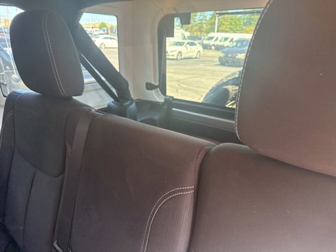Used 2015 Jeep Wrangler Unlimited Sahara w/ Connectivity Group image 27