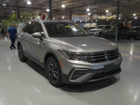 Used 2022 Volkswagen Tiguan SE image 4