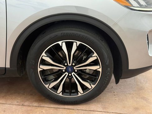 Used 2021 Ford Escape SE w/ SE Sport Appearance Package image 20
