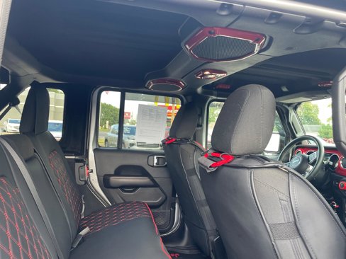 Used 2018 Jeep Wrangler Unlimited Sahara image 12