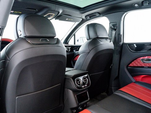Certified 2022 Bentley Bentayga image 23