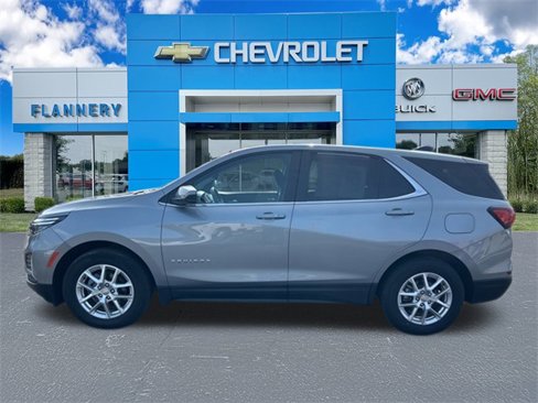 Used 2023 Chevrolet Equinox LT image 3