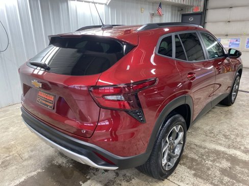 Used 2025 Chevrolet Trax LT w/ LT Convenience Package image 9