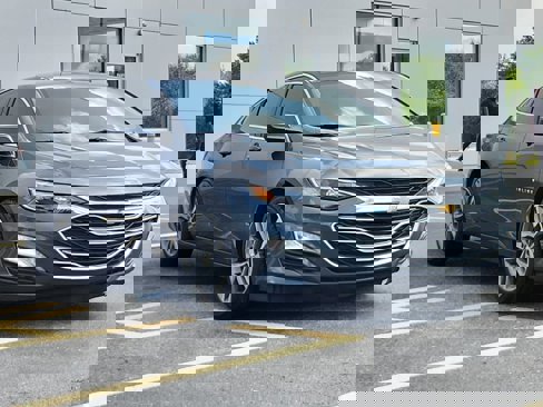 Used 2021 Chevrolet Malibu LT image 2