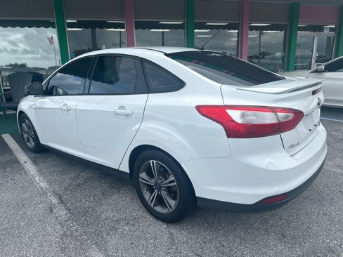 Used 2014 Ford Focus SE w/ SE Sport Package image 4