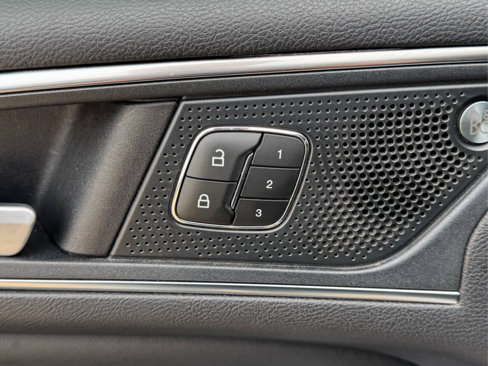 Used 2020 Ford Edge Titanium image 27
