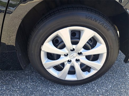 Used 2023 Toyota Corolla LE image 5