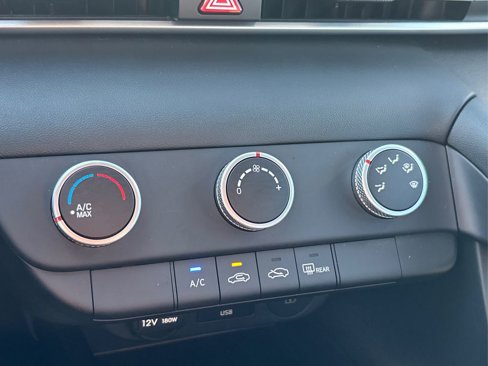 Certified 2024 Hyundai Elantra SE image 30