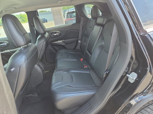 Used 2019 Jeep Cherokee Limited image 13