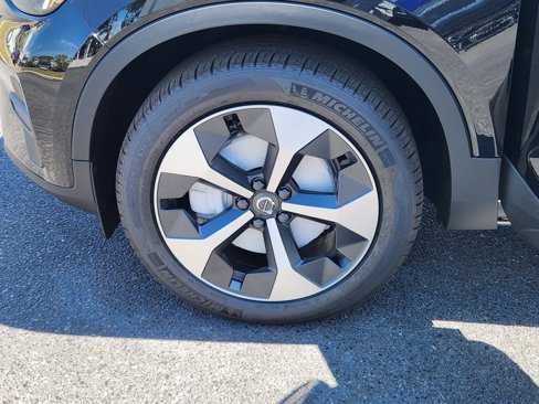 New 2025 Volvo XC40 B5 Core w/ Protection Package image 36