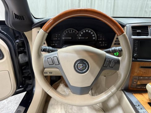 Used 2007 Cadillac XLR image 16