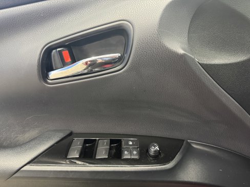 Used 2019 Toyota Prius image 17
