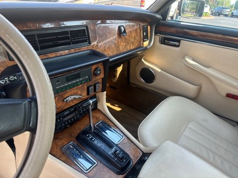 Used 1986 Jaguar XJ Vanden Plas image 16