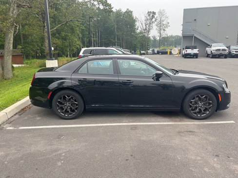 Used 2019 Chrysler 300 Touring w/ Sport Appearance Package image 2