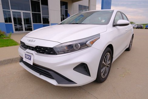 Used 2023 Kia Forte LXS image 1