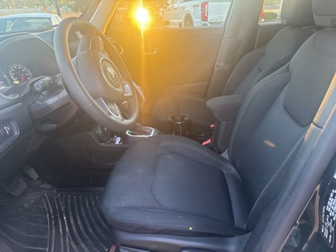 Used 2021 Jeep Renegade Sport image 11