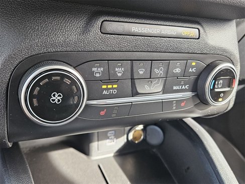 Used 2020 Ford Escape SE image 32